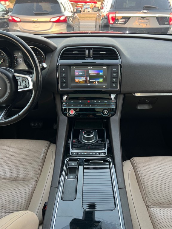 2018 Jaguar F-PACE Image 14