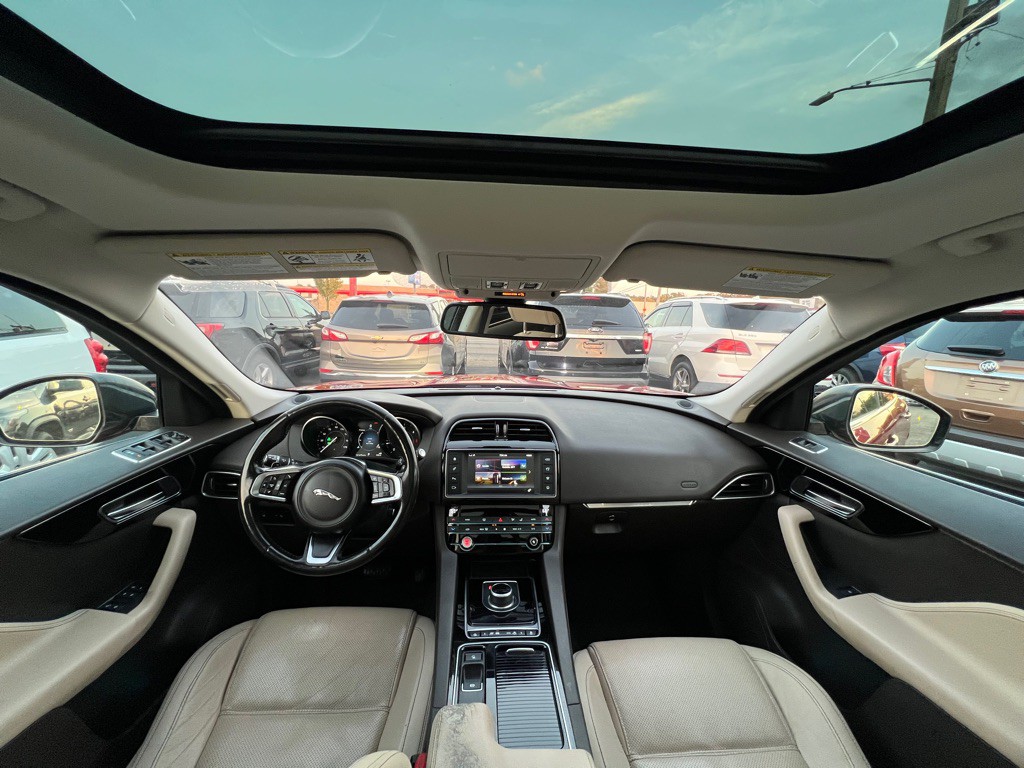 2018 Jaguar F-PACE Image 15