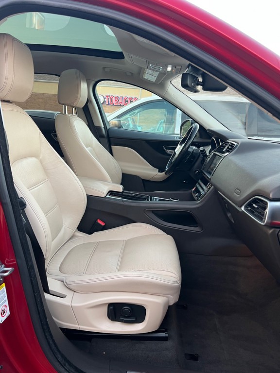 2018 Jaguar F-PACE Image 17