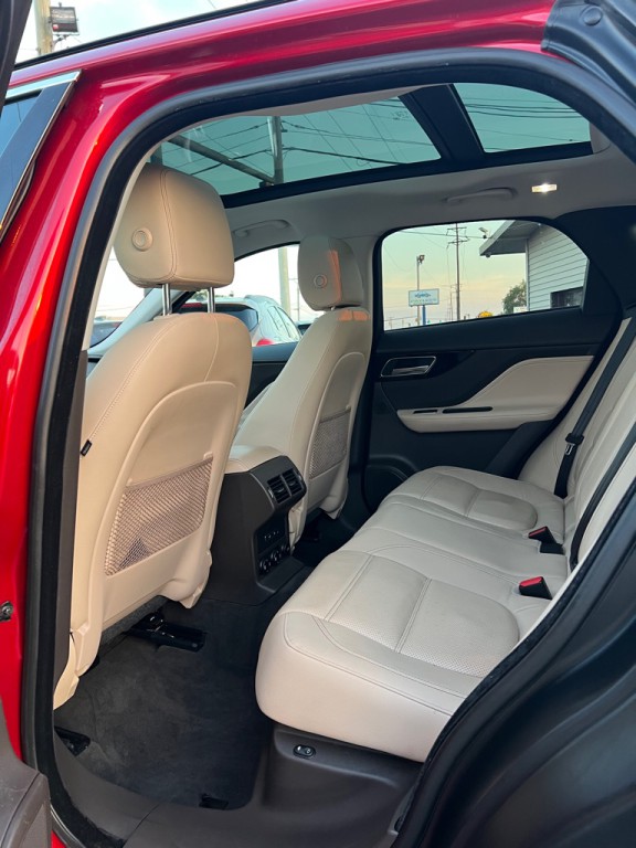 2018 Jaguar F-PACE Image 18
