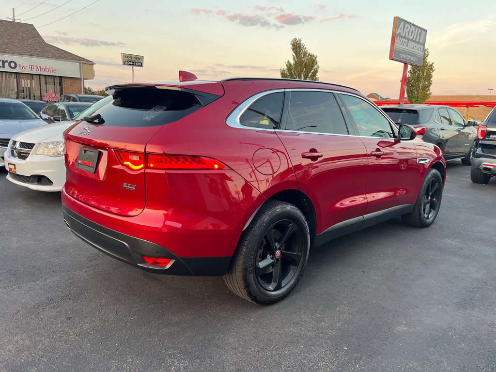 2018 Jaguar F-PACE Image 19