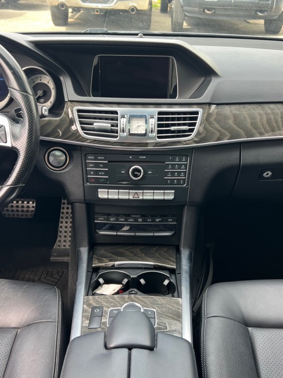 2016 Mercedes-Benz E-Class Image 11