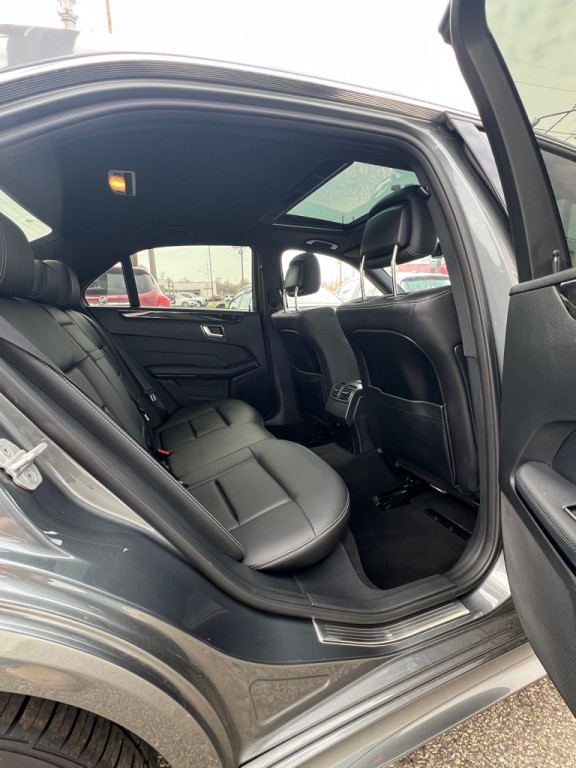 2016 Mercedes-Benz E-Class Image 13