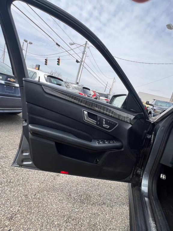 2016 Mercedes-Benz E-Class Image 15