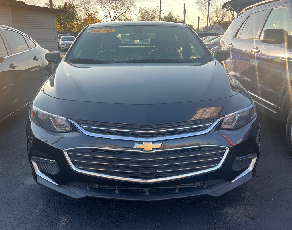 2016 Chevrolet Malibu Image 1