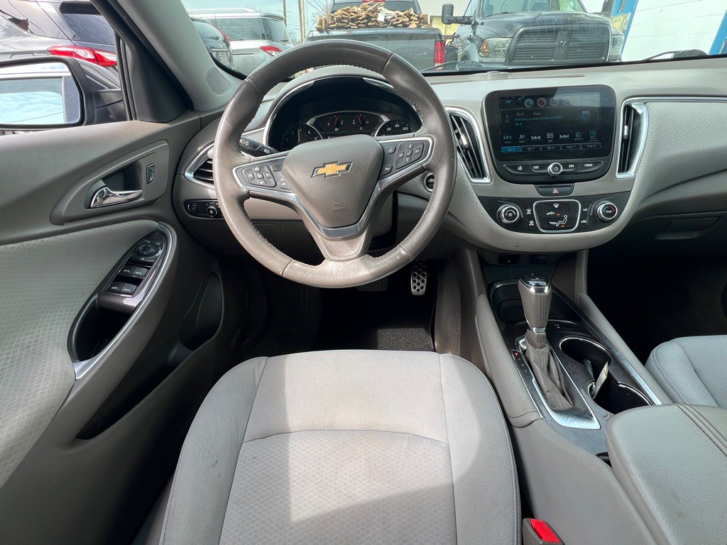 2016 Chevrolet Malibu Image 9