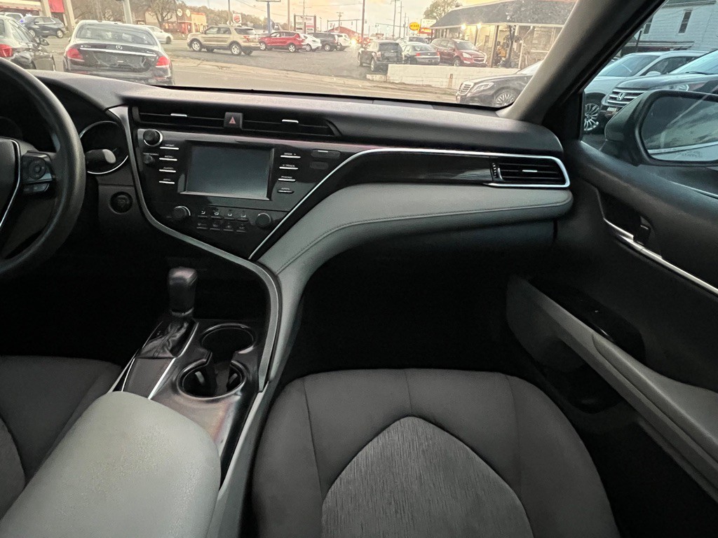 2018 Toyota Camry Image 11