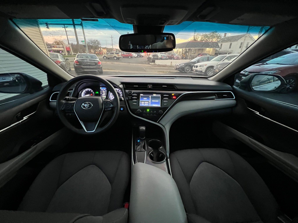 2018 Toyota Camry Image 15