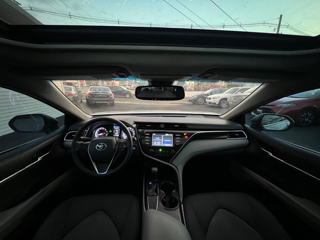 2018 Toyota Camry Image 16