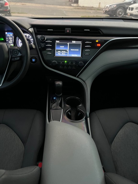 2018 Toyota Camry Image 17