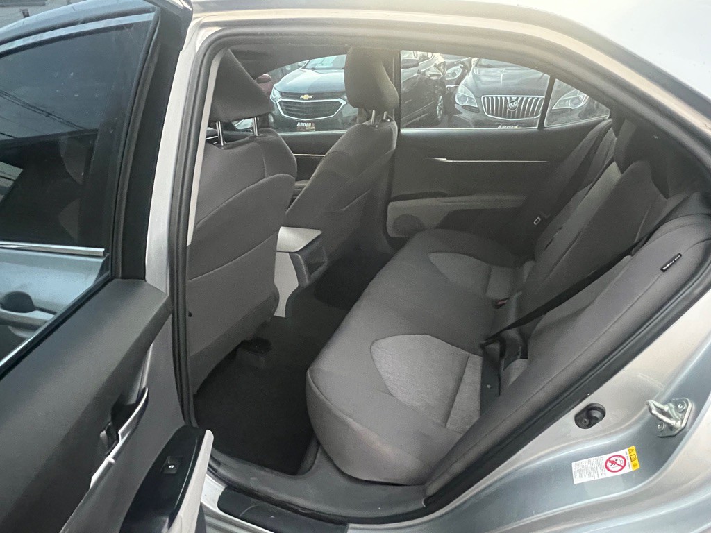 2018 Toyota Camry Image 18