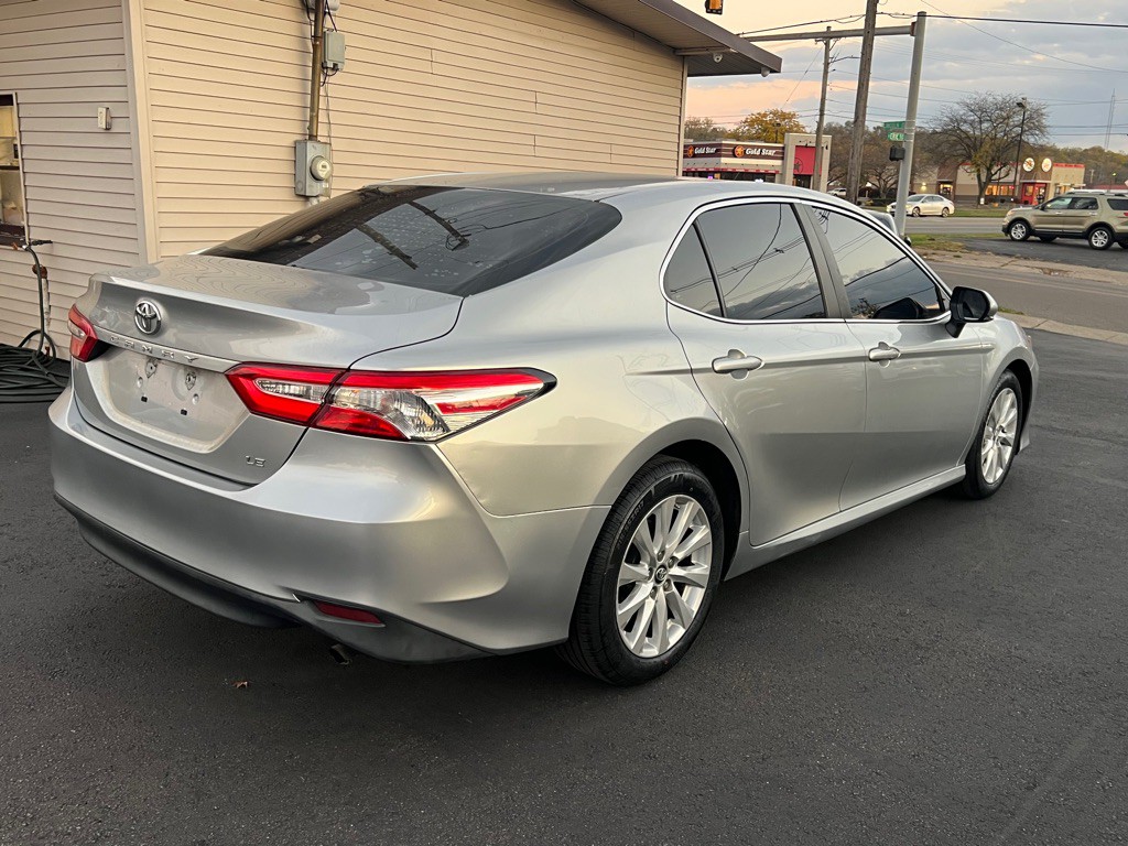 2018 Toyota Camry Image 19