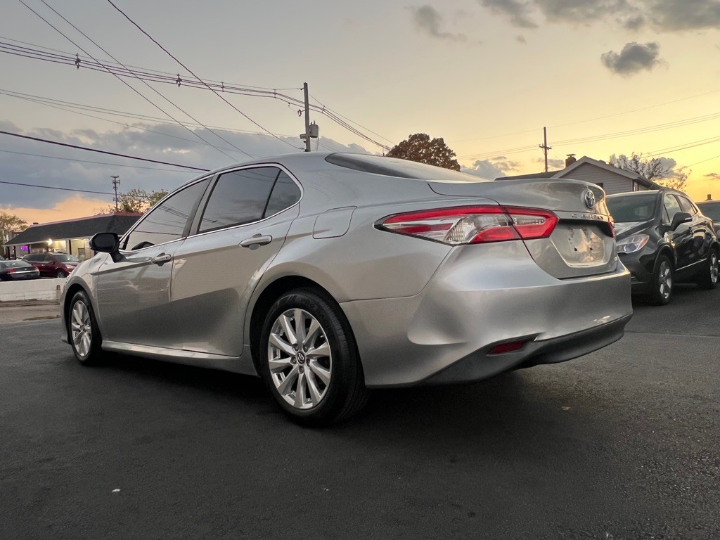 2018 Toyota Camry Image 20