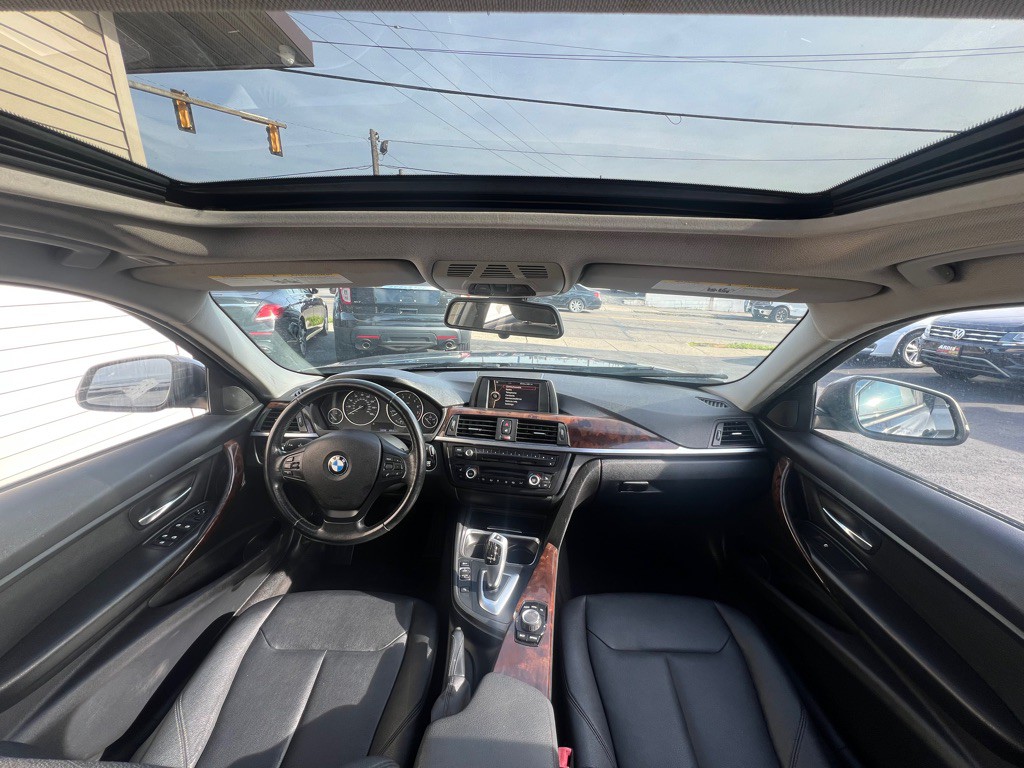 2014 BMW 3 Series Image 10