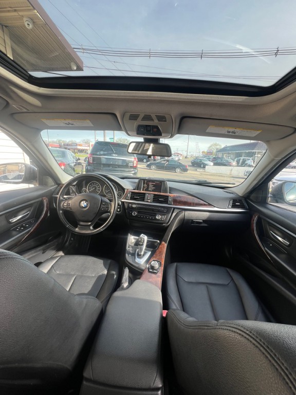 2014 BMW 3 Series Image 11