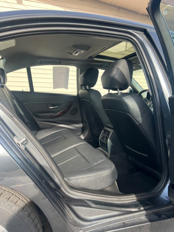 2014 BMW 3 Series Image 12