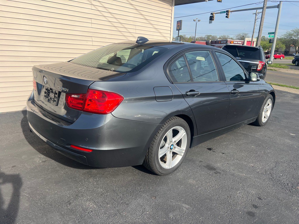 2014 BMW 3 Series Image 16