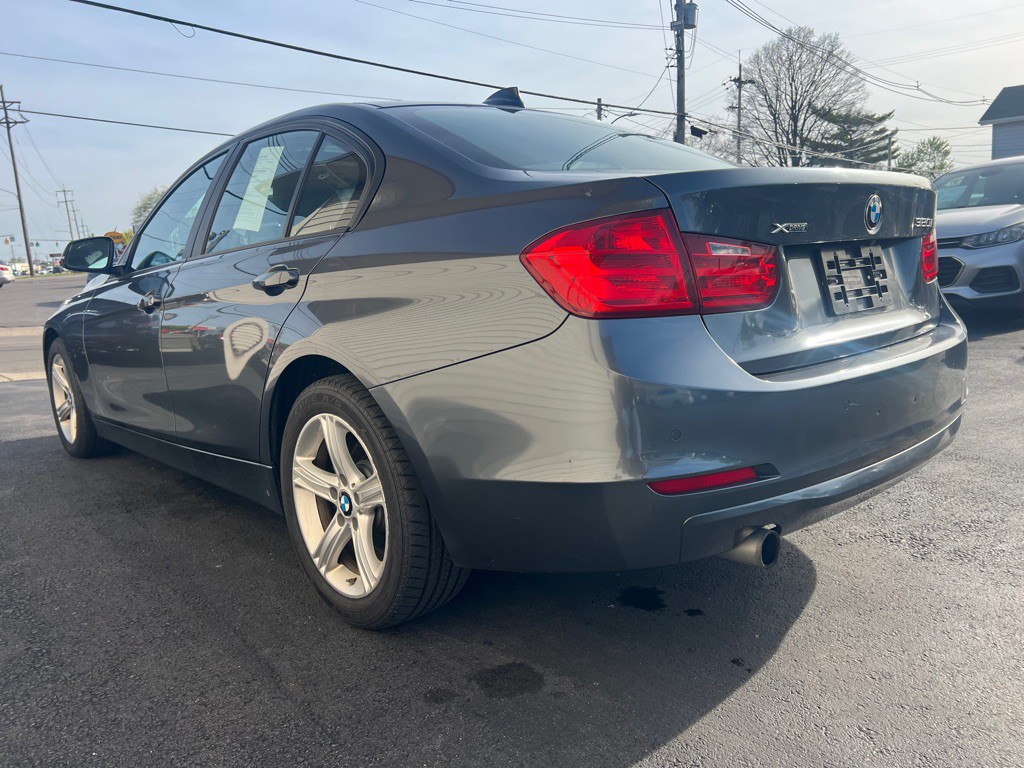 2014 BMW 3 Series Image 17