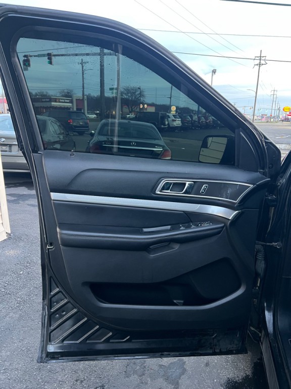 2016 Ford Explorer Image 9