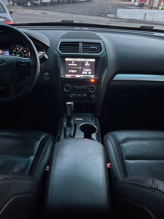 2016 Ford Explorer Image 12