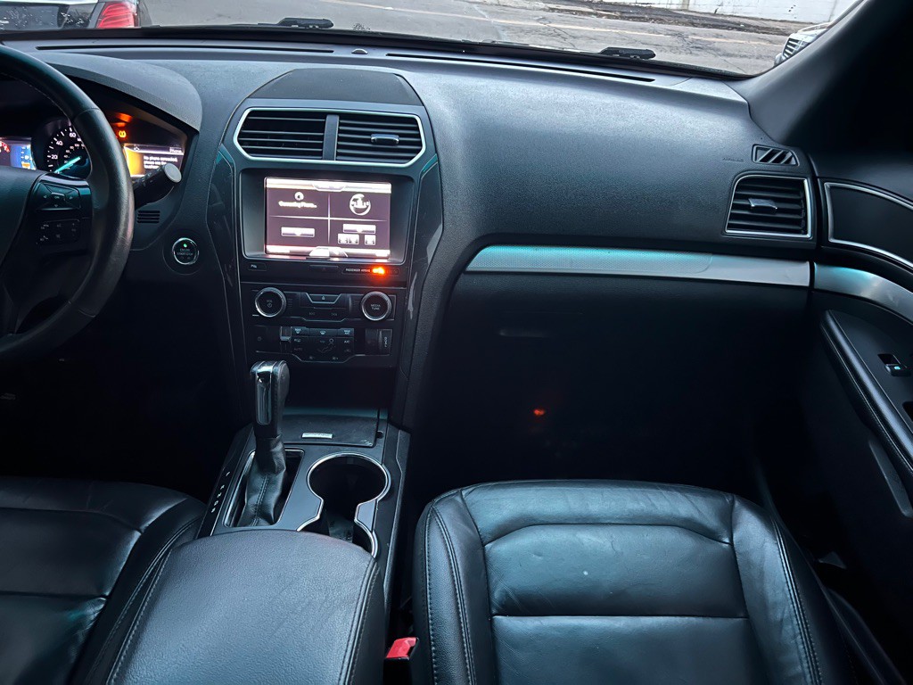 2016 Ford Explorer Image 16