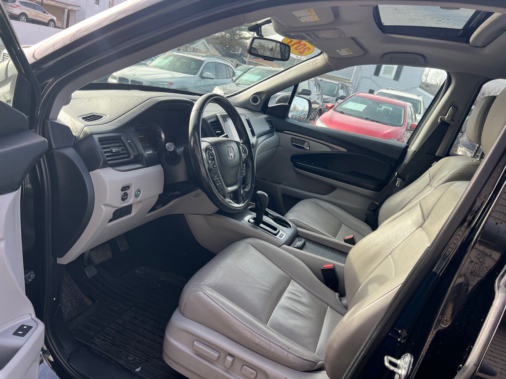 2017 Honda Pilot Image 8