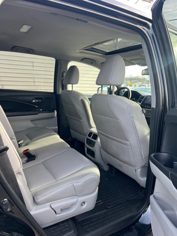 2017 Honda Pilot Image 16