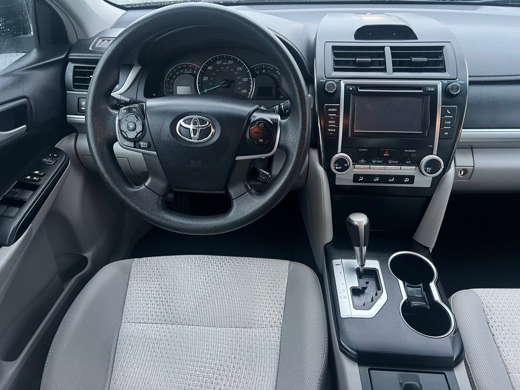 2013 Toyota Camry Image 10