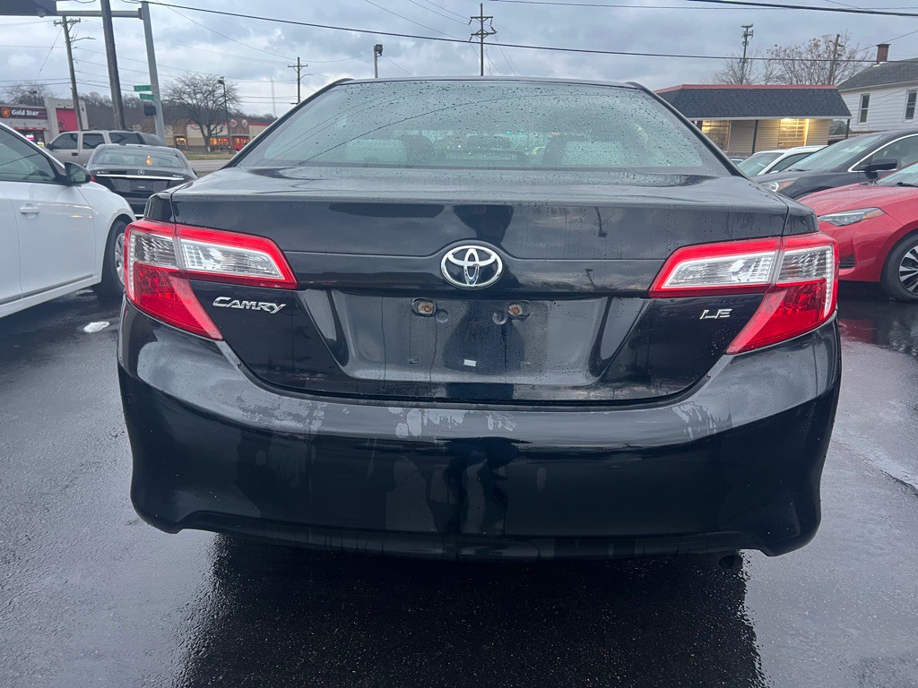 2013 Toyota Camry Image 17