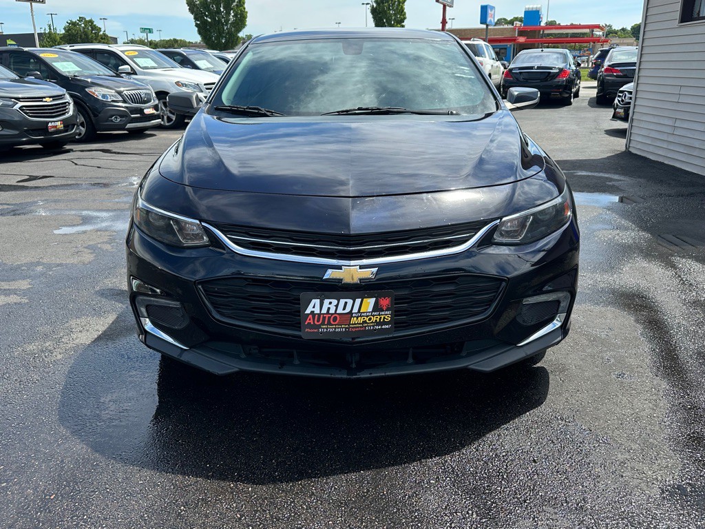 2017 Chevrolet Malibu Image 2