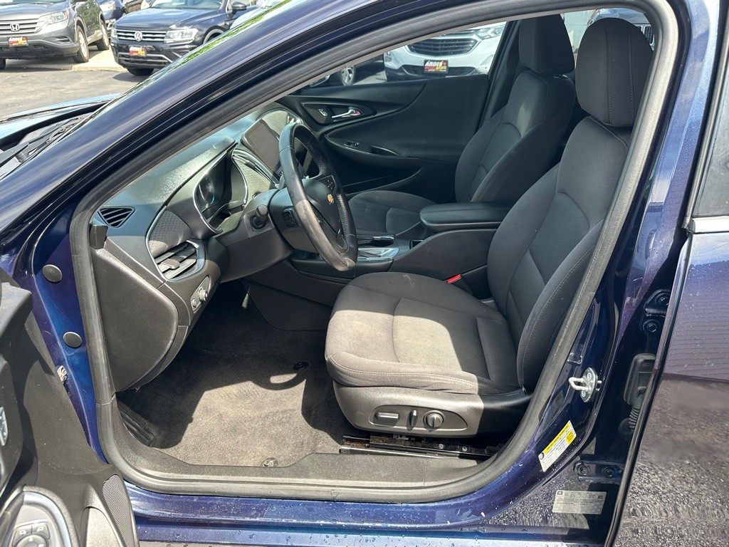 2017 Chevrolet Malibu Image 6