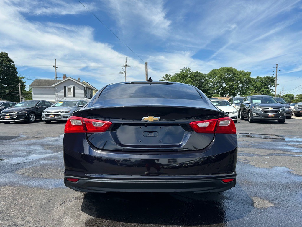 2017 Chevrolet Malibu Image 10