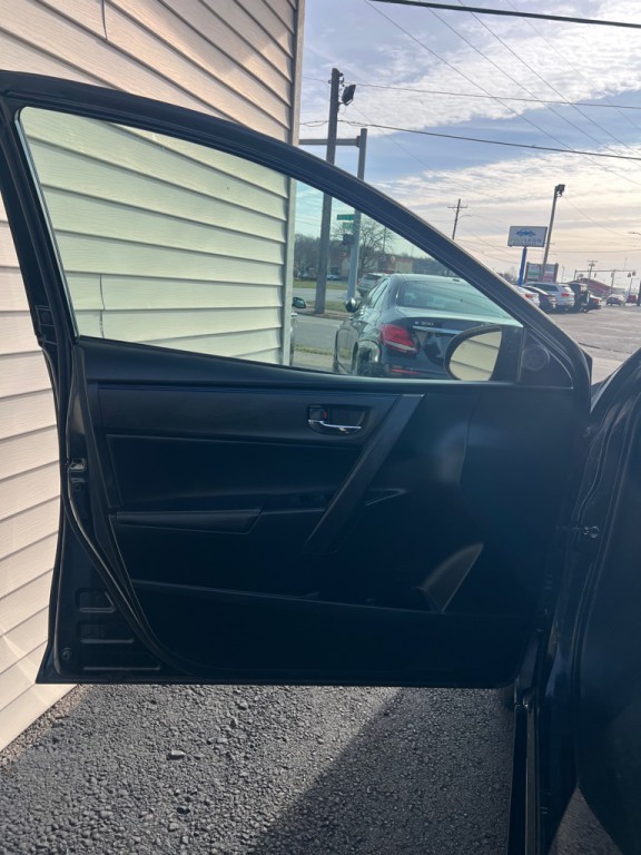 2018 Toyota Corolla Image 9