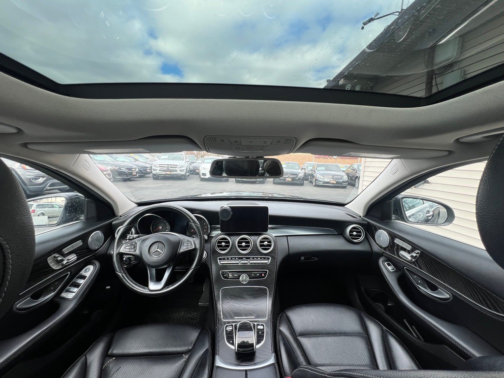 2015 Mercedes-Benz C-Class Image 9