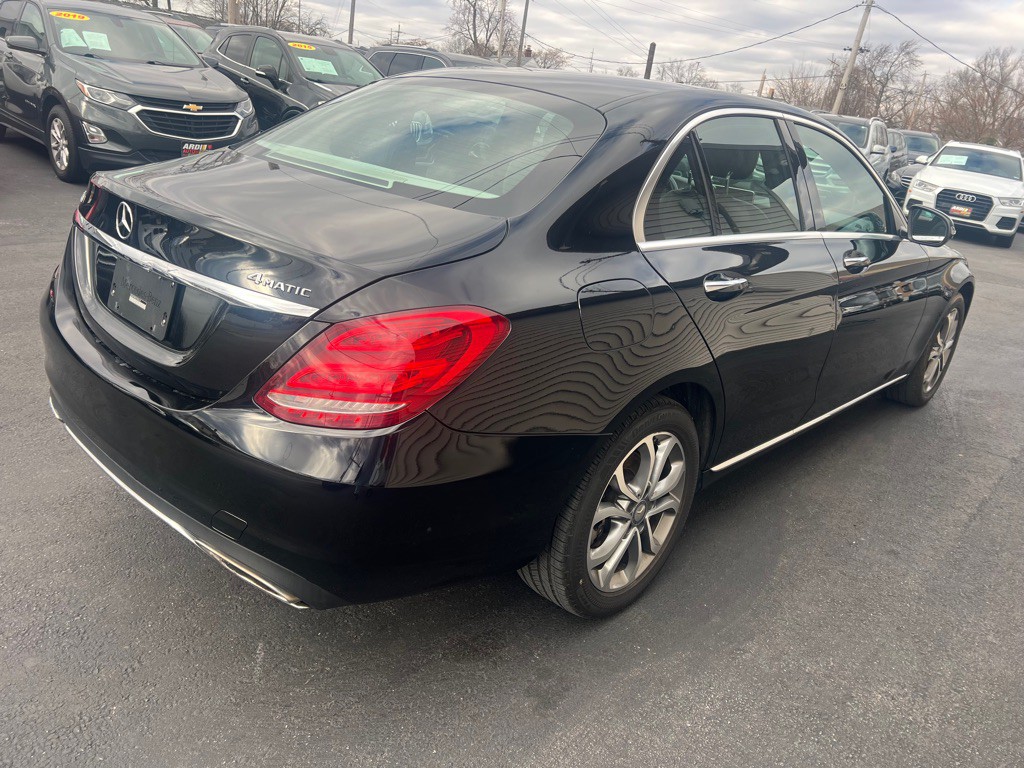 2015 Mercedes-Benz C-Class Image 17