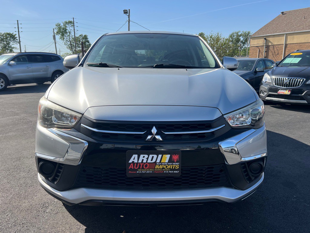 2019 Mitsubishi Outlander Image 2