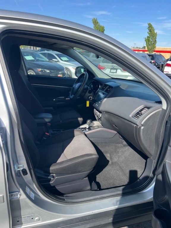 2019 Mitsubishi Outlander Image 6