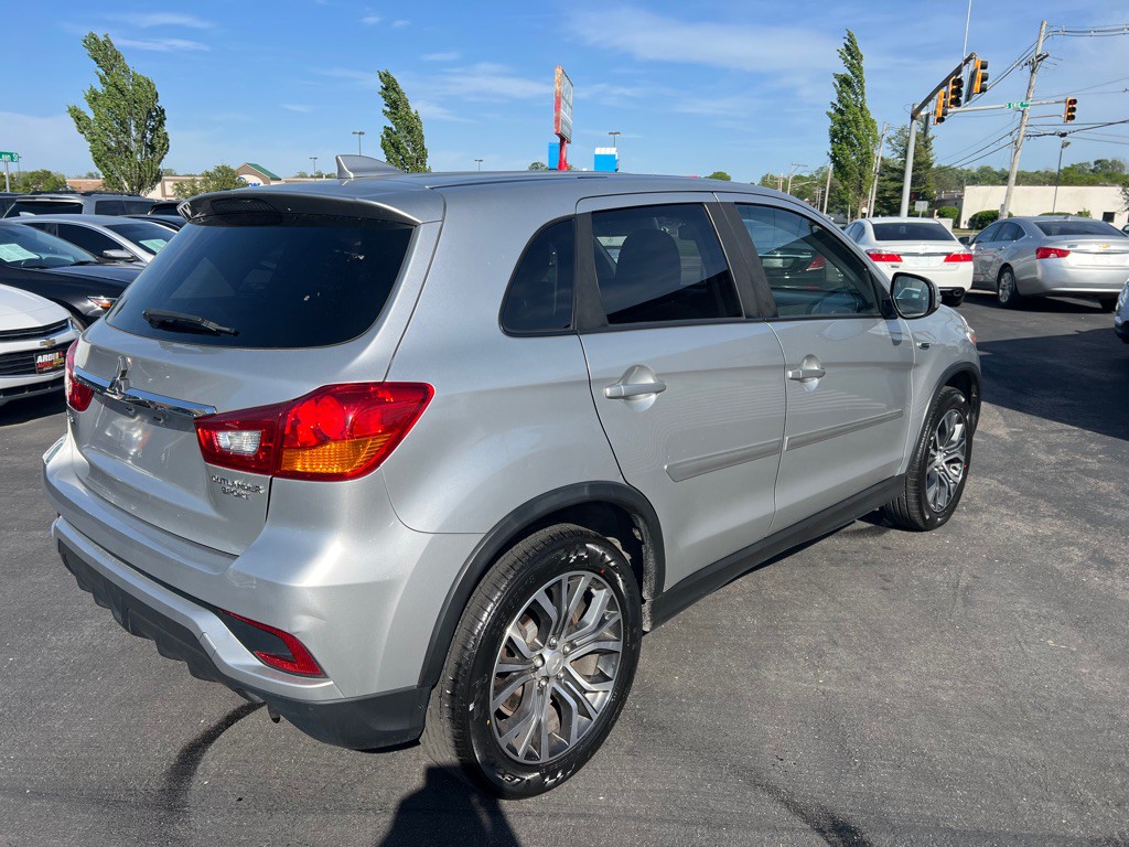 2019 Mitsubishi Outlander Image 14