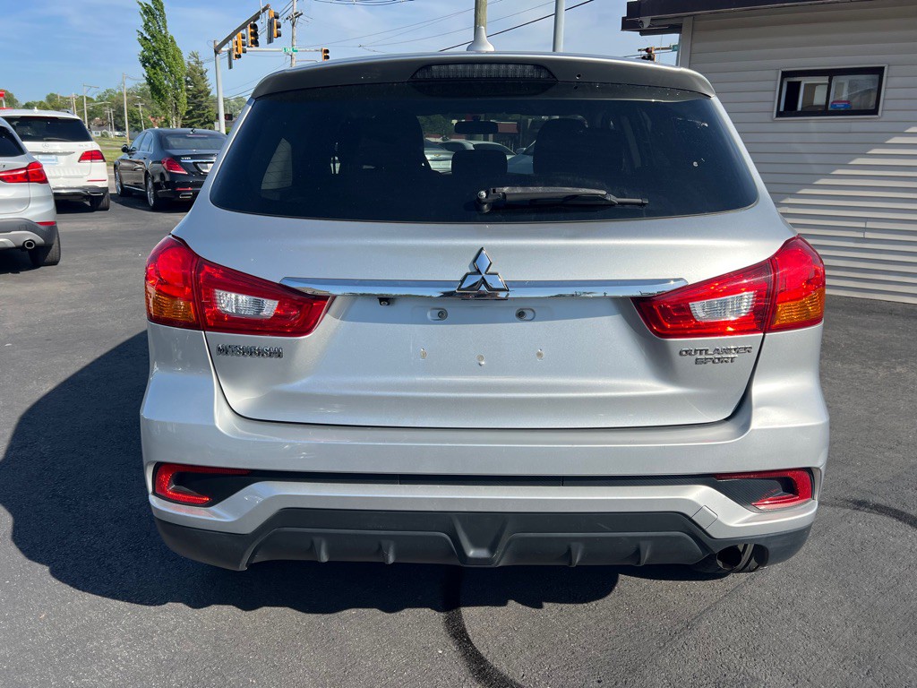2019 Mitsubishi Outlander Image 16