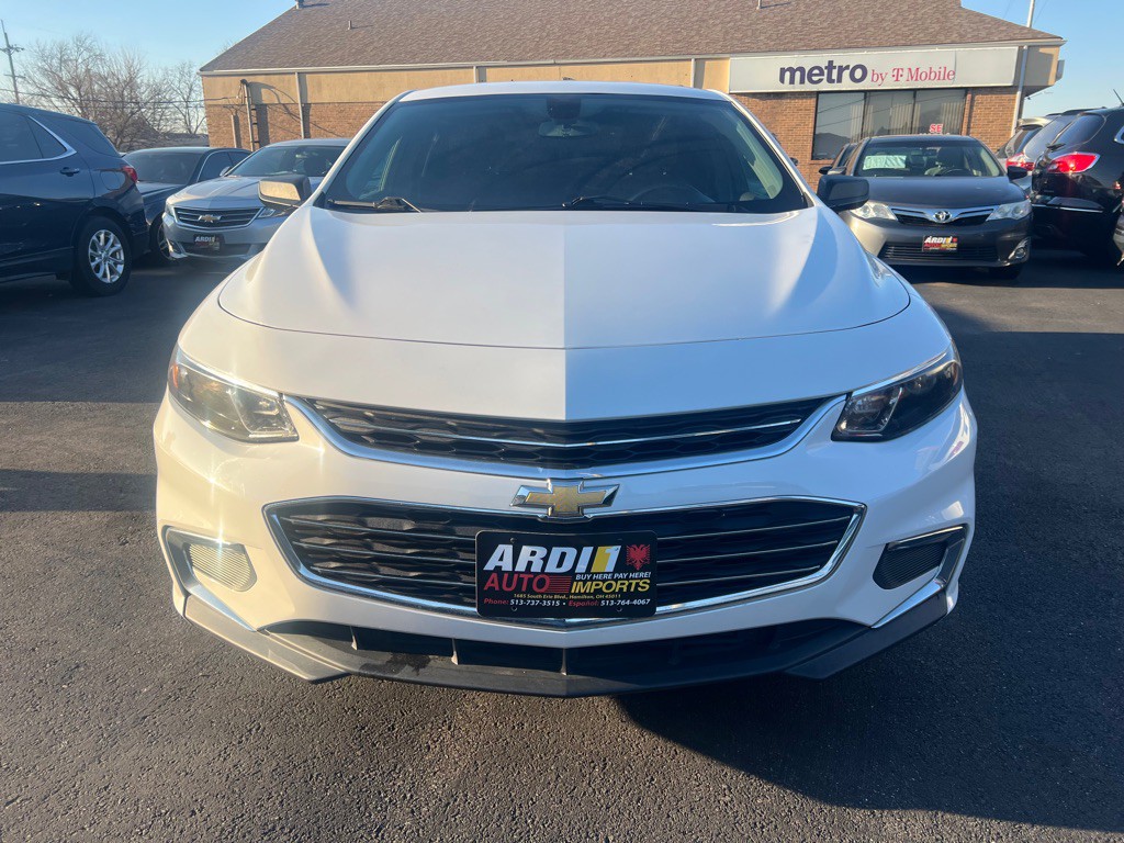 2018 Chevrolet Malibu Image 2