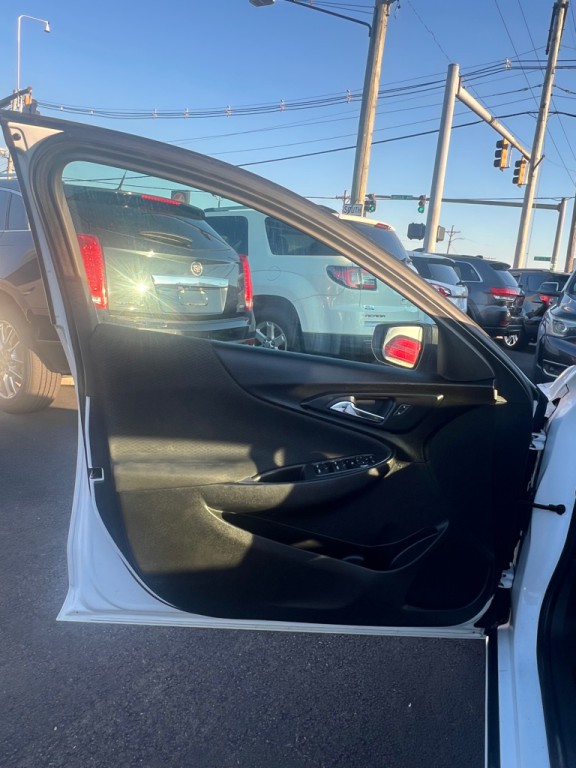 2018 Chevrolet Malibu Image 8