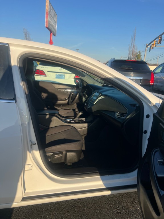 2018 Chevrolet Malibu Image 11