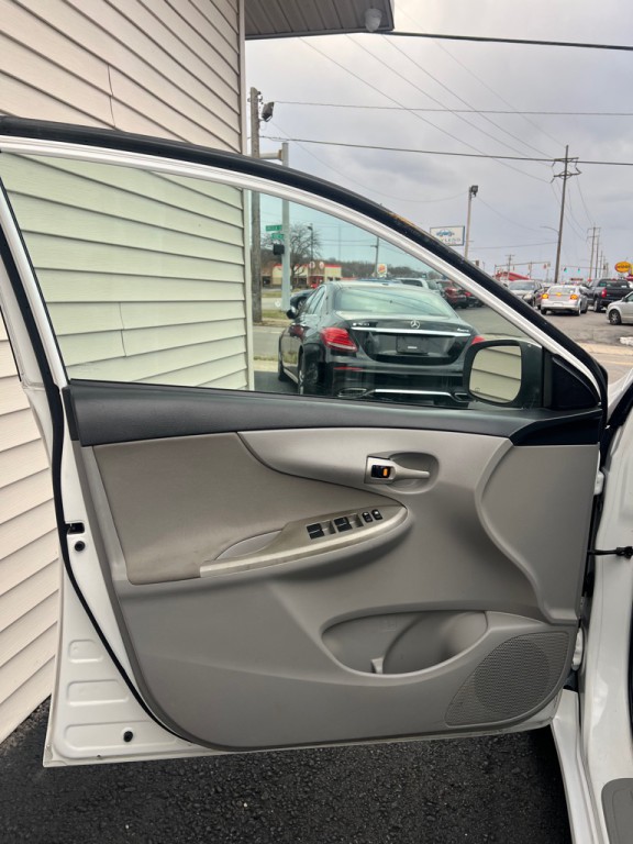 2012 Toyota Corolla Image 13