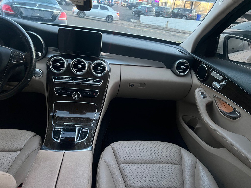 2016 Mercedes-Benz C-Class Image 10