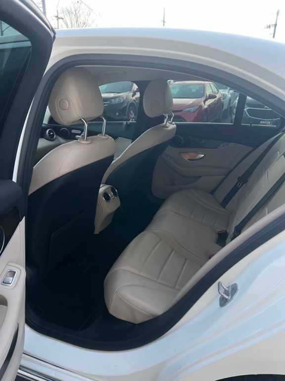 2016 Mercedes-Benz C-Class Image 18