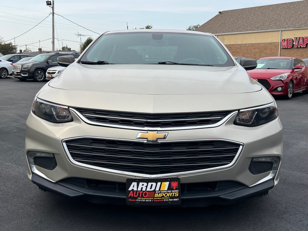 2016 Chevrolet Malibu Image 2