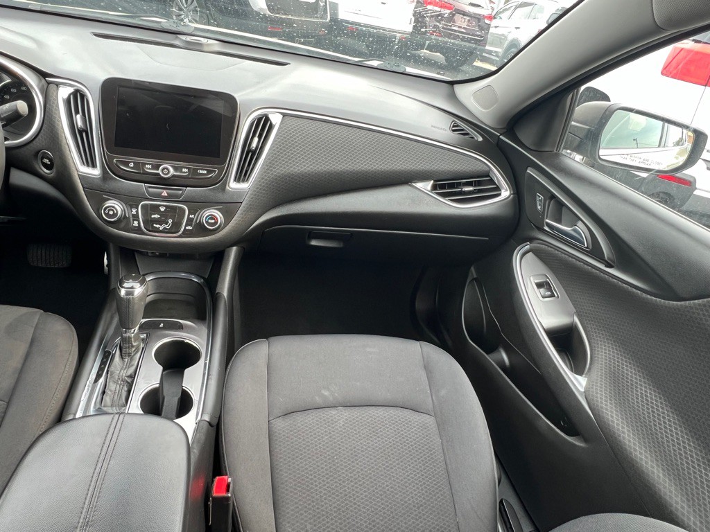 2016 Chevrolet Malibu Image 9