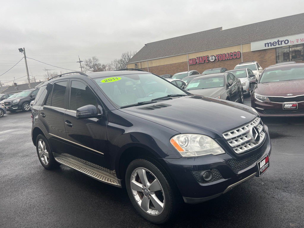 2011 Mercedes-Benz M-Class Image 3