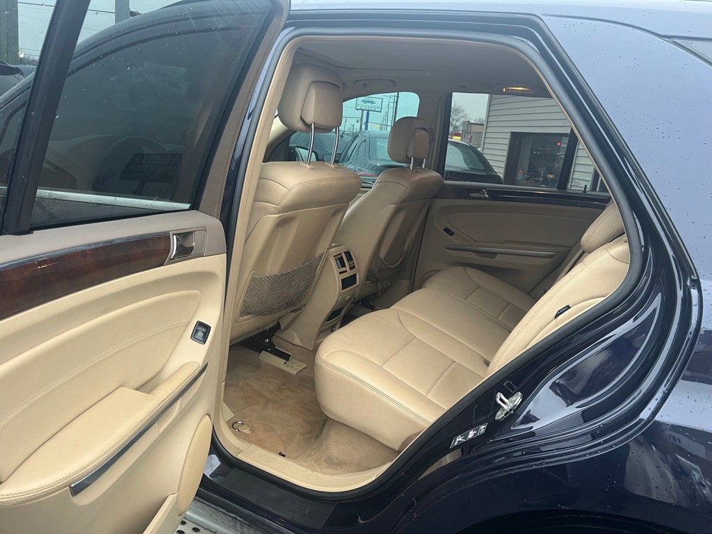 2011 Mercedes-Benz M-Class Image 8