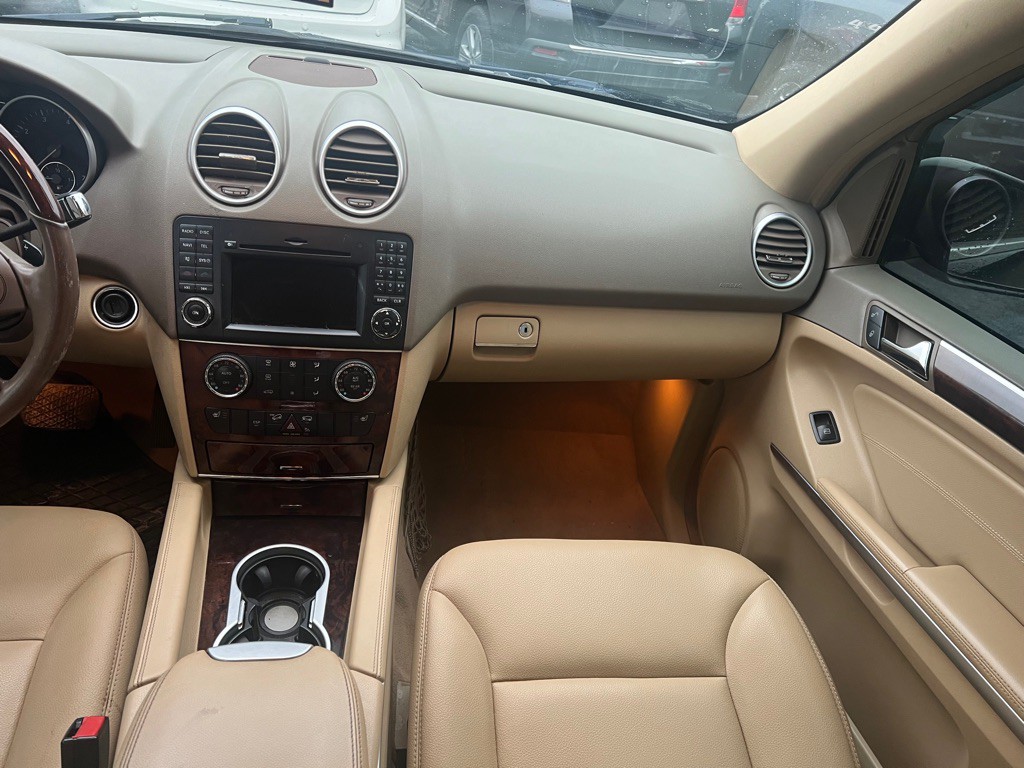 2011 Mercedes-Benz M-Class Image 25